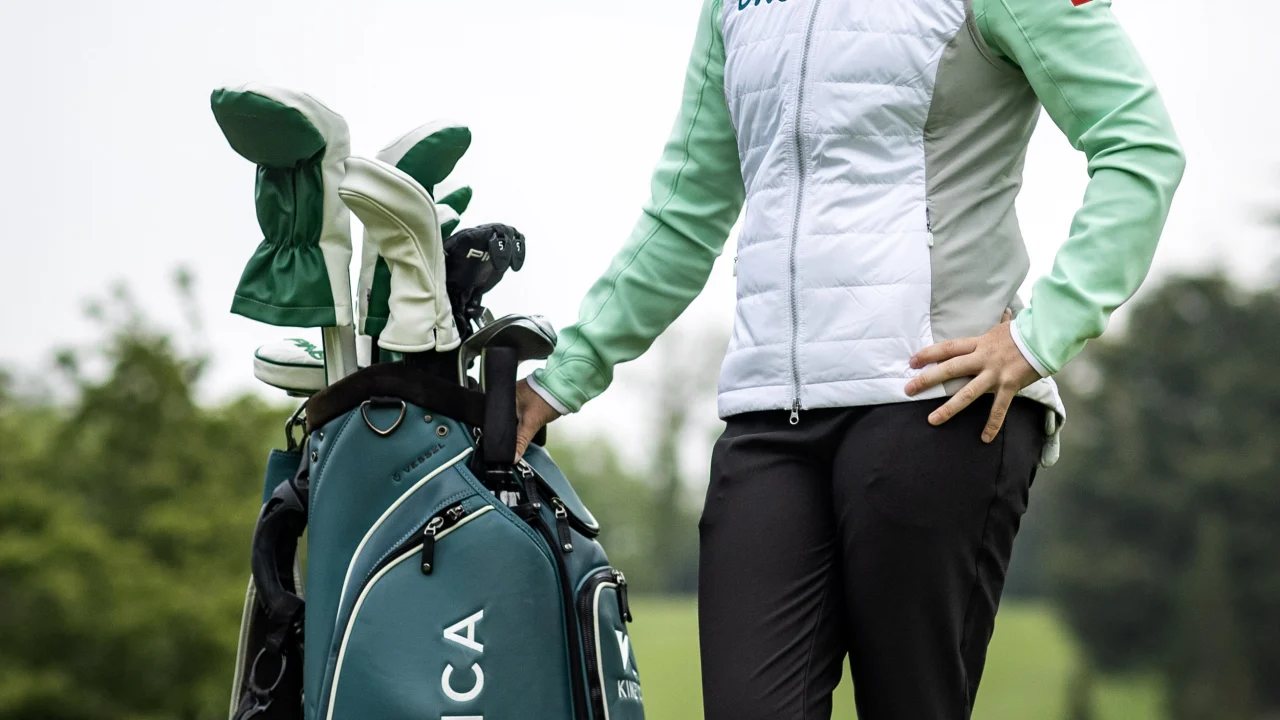 Casandra Alexander levanta el trofeo del Women's Irish Open en el K Club.