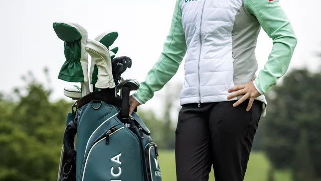 Casandra Alexander levanta el trofeo del Women's Irish Open en el K Club.