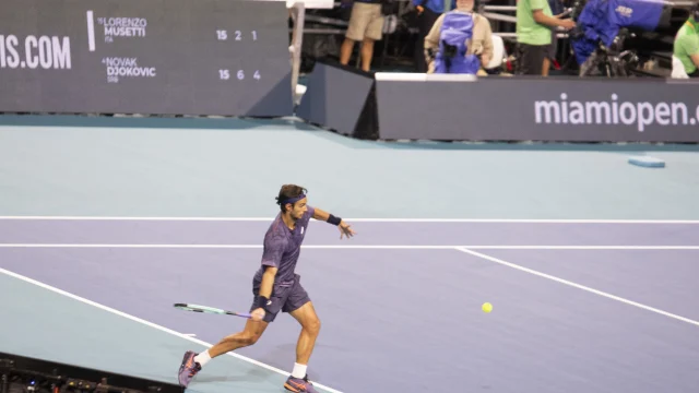 Arthur Fery durante un partido en Wimbledon 2026, donde alcanzó las semifinales como wildcard.