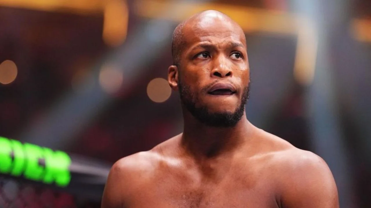 Michael 'Venom' Page durante una pelea de la UFC en el octágono.