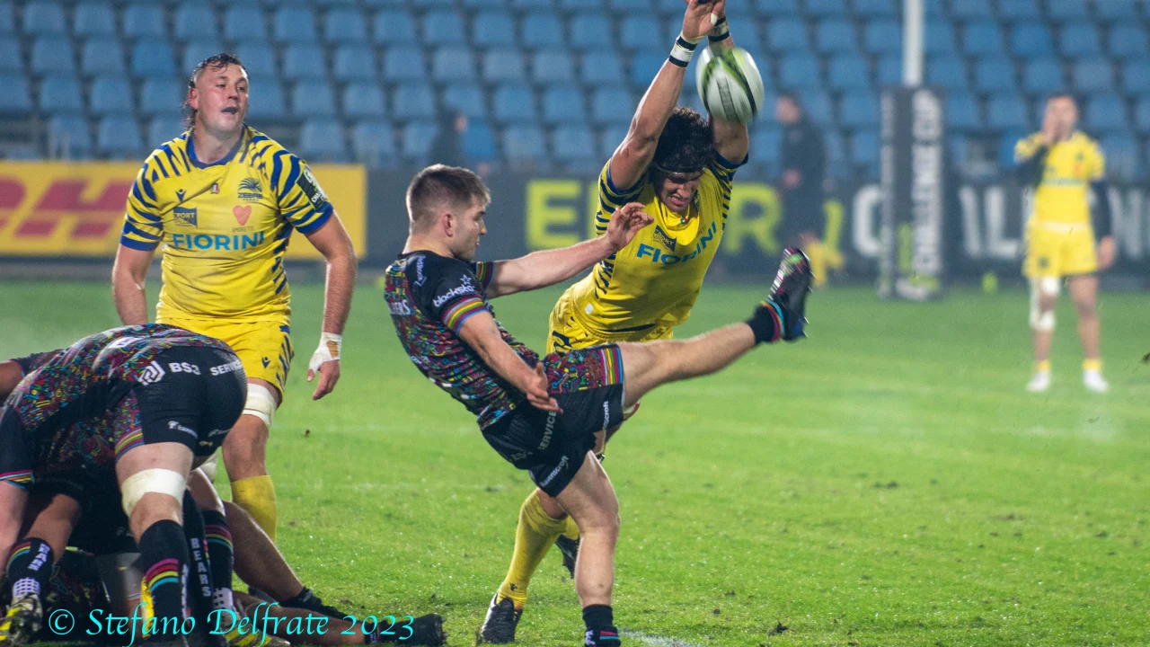 La segunda línea Delaney Burns en acción con Inglaterra o Bristol Bears.