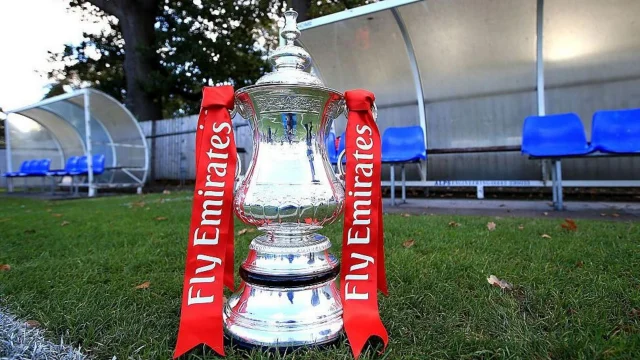 Jugadores de Mulbarton Wanderers durante un partido de la FA Cup.