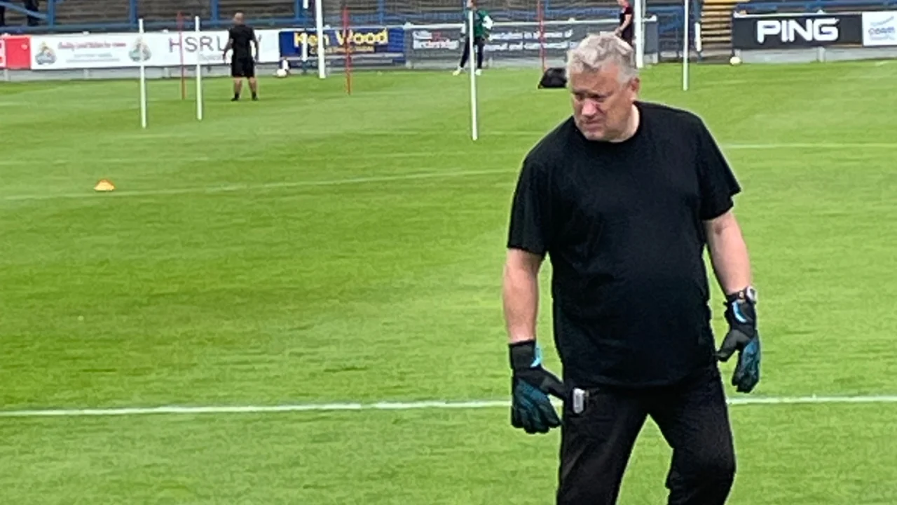 Russ Wilcox, entrenador de Gainsborough Trinity, durante un partido de la Northern Premier League.