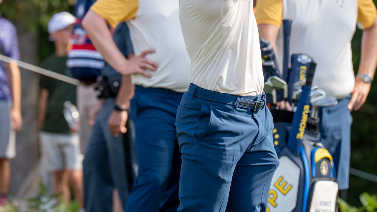 Viktor Hovland celebrando un birdie durante el Tour Championship en Atlanta.