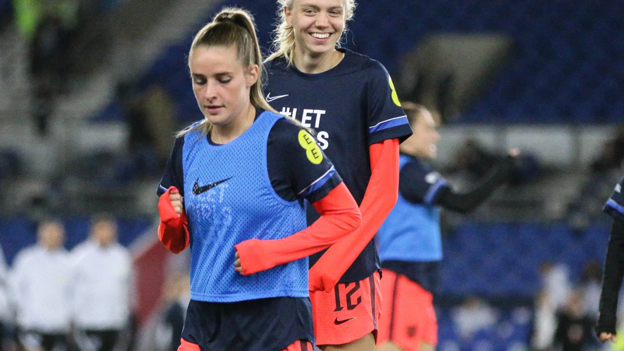 Ella Toone con la camiseta del Manchester United durante un partido de la Women's Super League.