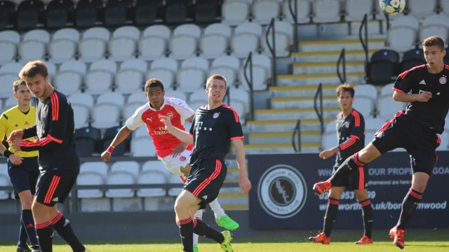 Donyell Malen con la camiseta de Roma durante un partido de la Serie A.