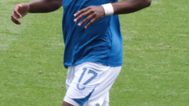Rabbi Matondo, ex extremo de Rangers, durante un partido de fútbol.