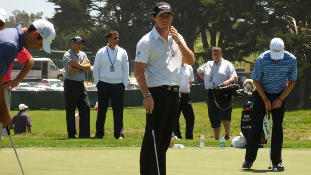 Rory McIlroy durante una ronda de práctica en el campo de golf de Doonbeg, sede del Irish Open.