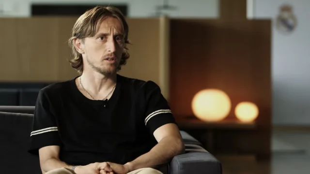 Luka Modric con la camiseta de Croacia durante un partido internacional.