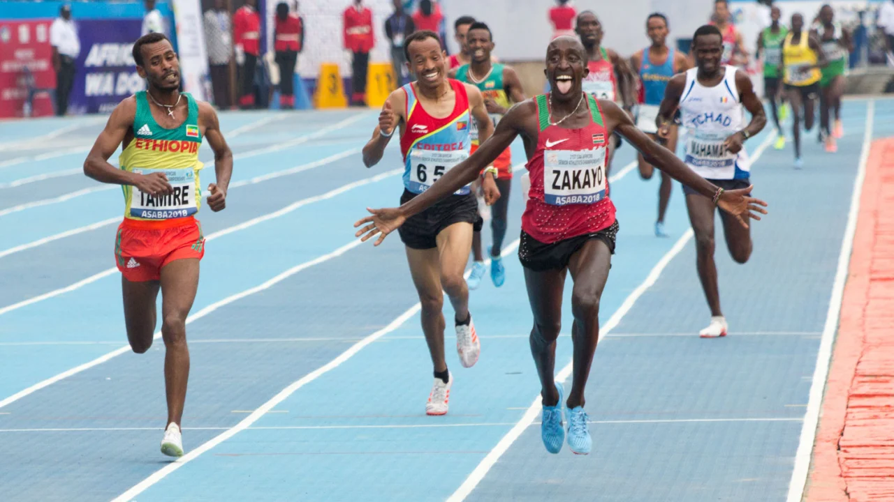 Vista del Kasarani Stadium en Nairobi, con la pista de atletismo y las gradas vacías.