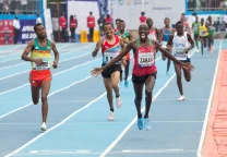 Vista del Kasarani Stadium en Nairobi, con la pista de atletismo y las gradas vacías.