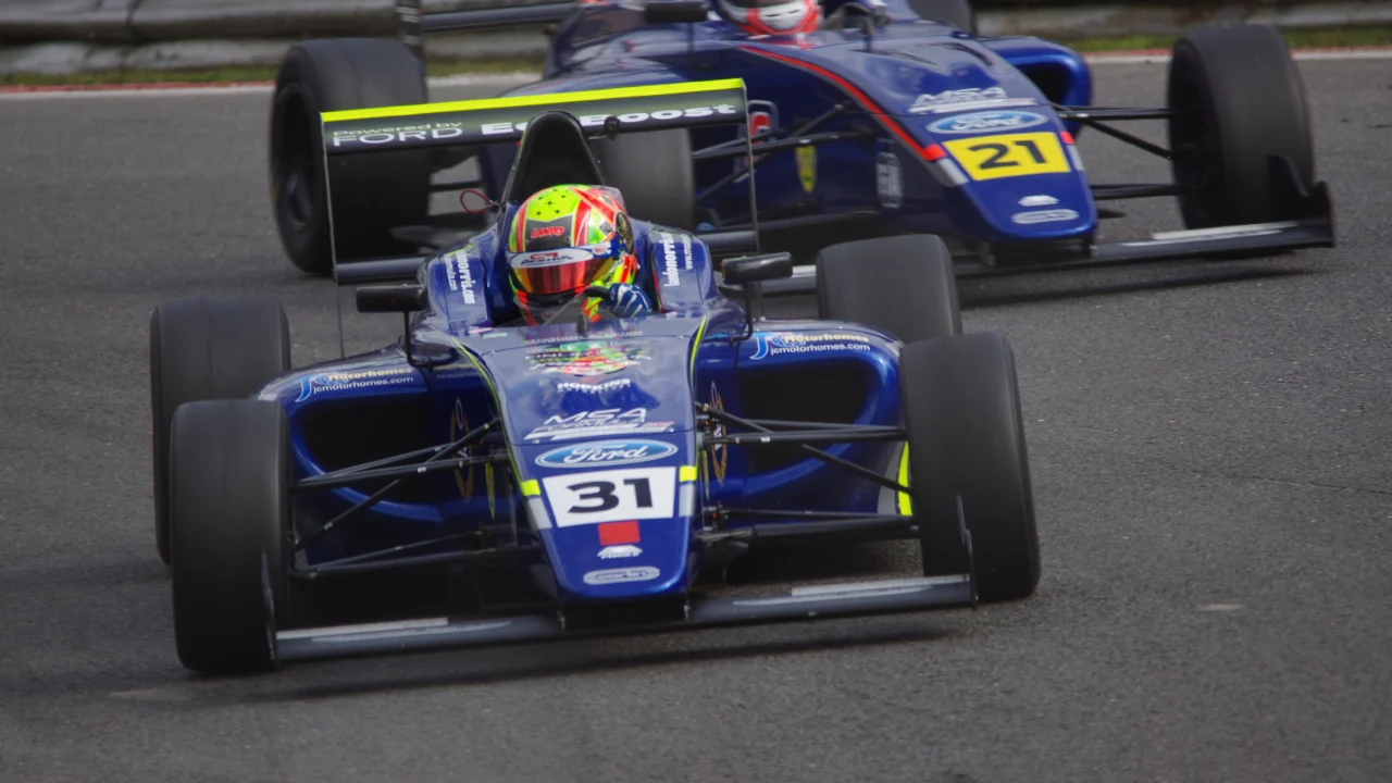 Lando Norris con el buzo de McLaren en el paddock del Gran Premio de España de Fórmula 1.