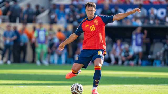 Martin Zubimendi, mediocampista del Arsenal, durante un partido de la Premier League.
