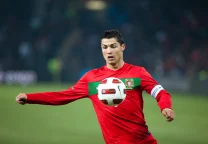 Cristiano Ronaldo con la camiseta de Portugal durante un partido internacional.