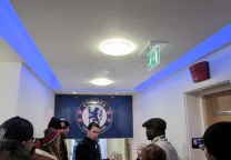 Jordan Henderson con la camiseta del Chelsea durante un partido de la Premier League.