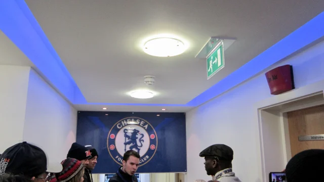 Jordan Henderson con la camiseta del Chelsea durante un partido de la Premier League.