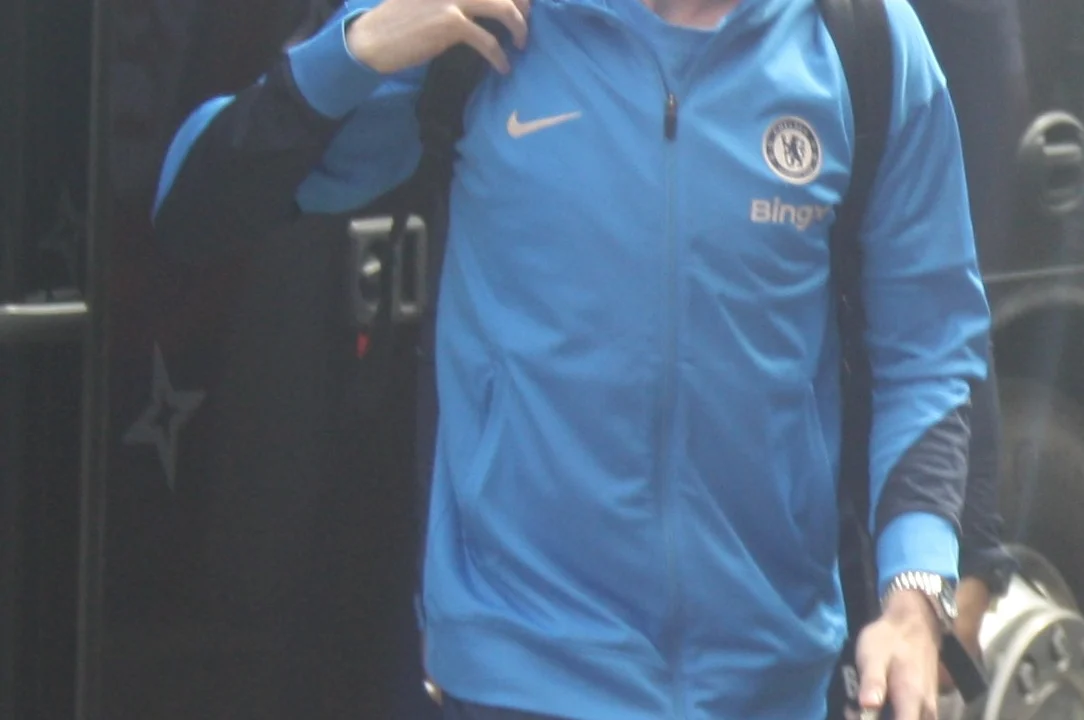 Cole Palmer con la camiseta de Chelsea durante un partido de la Premier League.