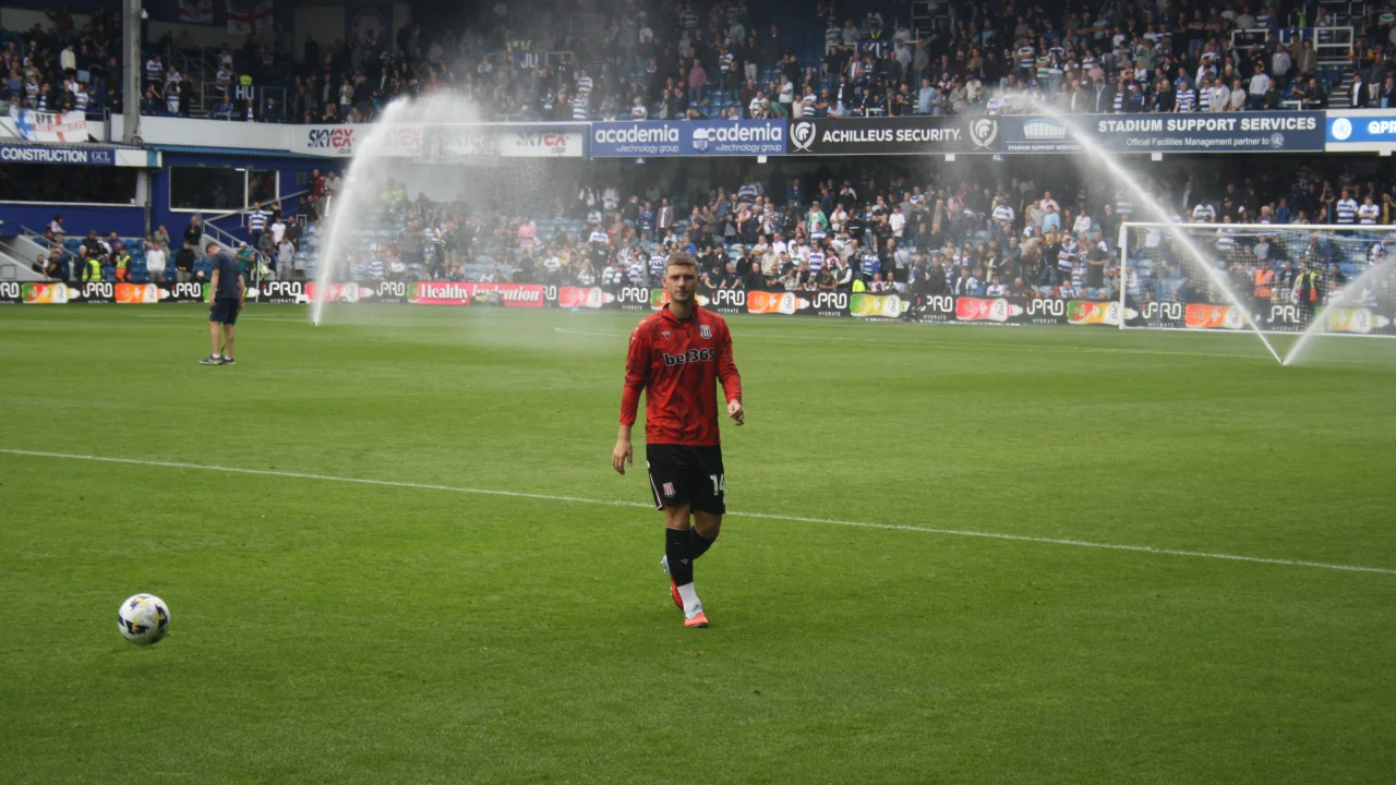 Jamie Donley, delantero de Luton Town, durante un partido de la temporada.
