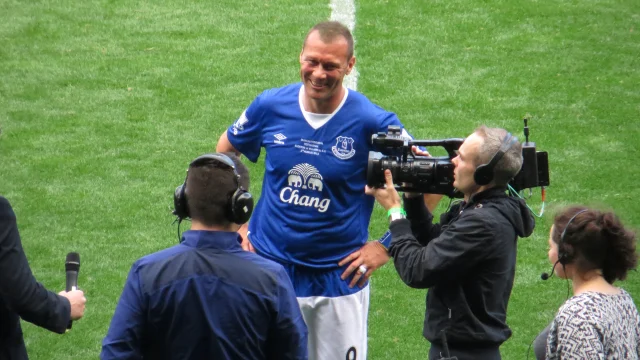 Duncan Ferguson, exdelantero escocés de Everton y Rangers, durante un partido como entrenador.