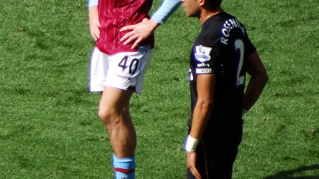 Jack Grealish con la camiseta de Everton durante un partido de la Premier League.