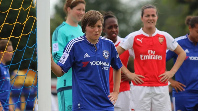 Fran Kirby con la camiseta de Brighton durante un partido de la Women's Super League.