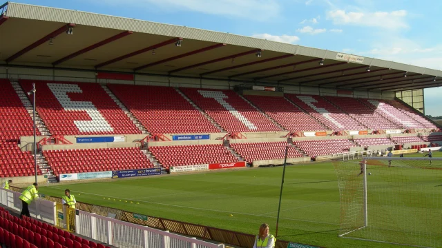 Ian Holloway, entrenador de Swindon Town, durante un partido de la League Two.