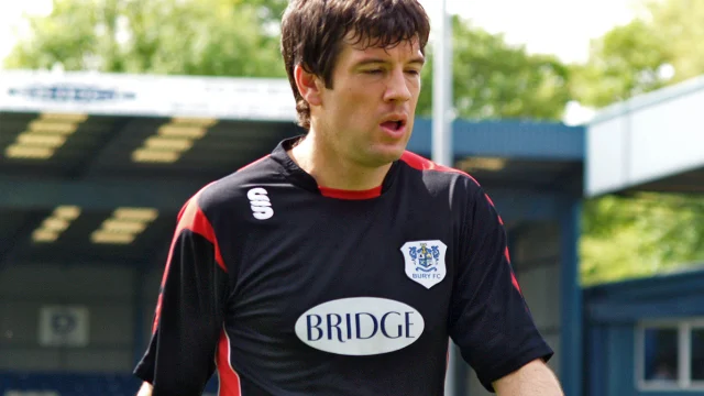 Dylan Lawlor, defensor de Cardiff City y de la selección de Gales, durante un partido oficial.