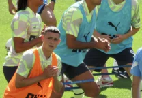 Phil Foden celebra un gol con la camiseta del Manchester City en el Etihad Stadium.