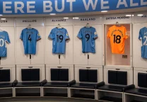 Erling Haaland celebra un gol con la camiseta del Manchester City en un partido de la Premier League.