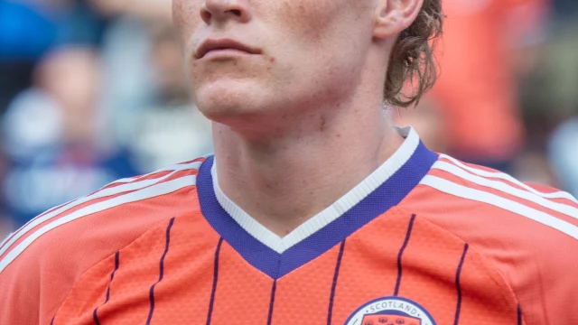 Scott McTominay con la camiseta del Napoli durante un partido de la Serie A.