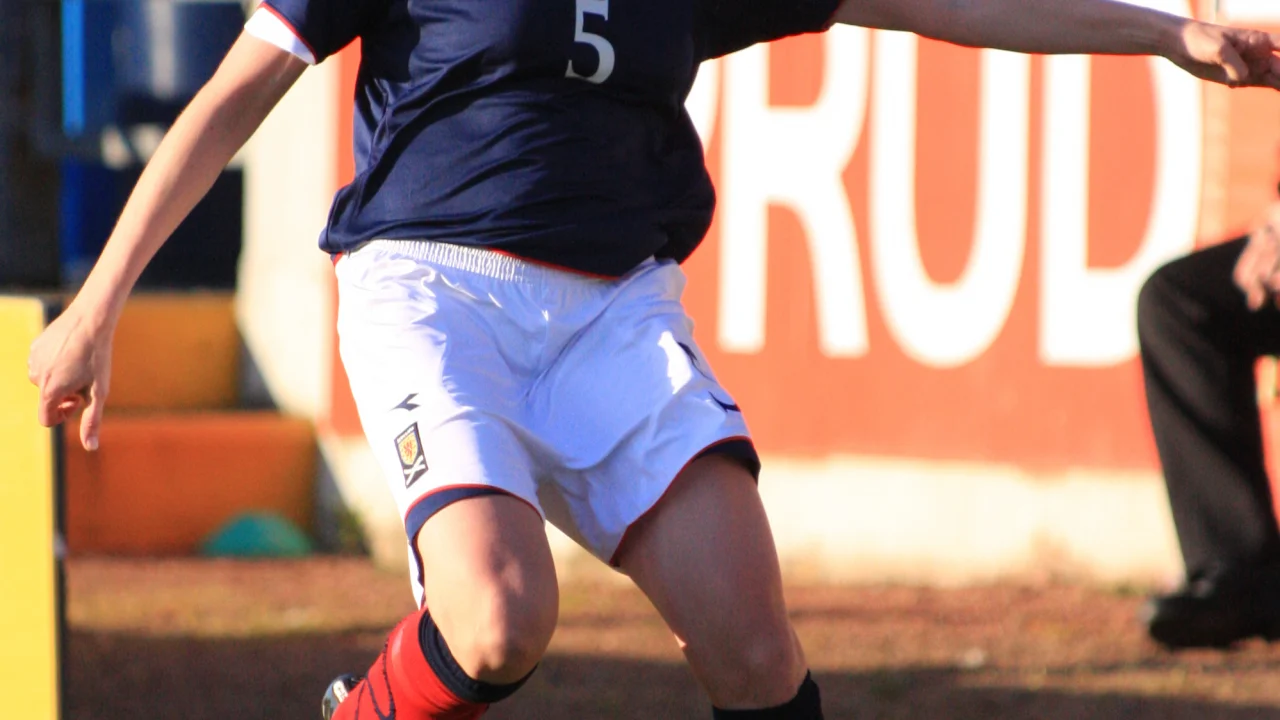 Leanne Ross, asistente técnica de la selección femenina de Escocia, durante un partido.